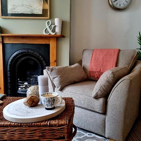 2 Bedroom House Within Walking Distance Of Town Cowes  Eksteriør billede