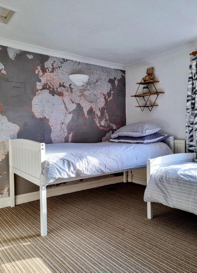 2 Bedroom House Within Walking Distance Of Town Cowes  Eksteriør billede