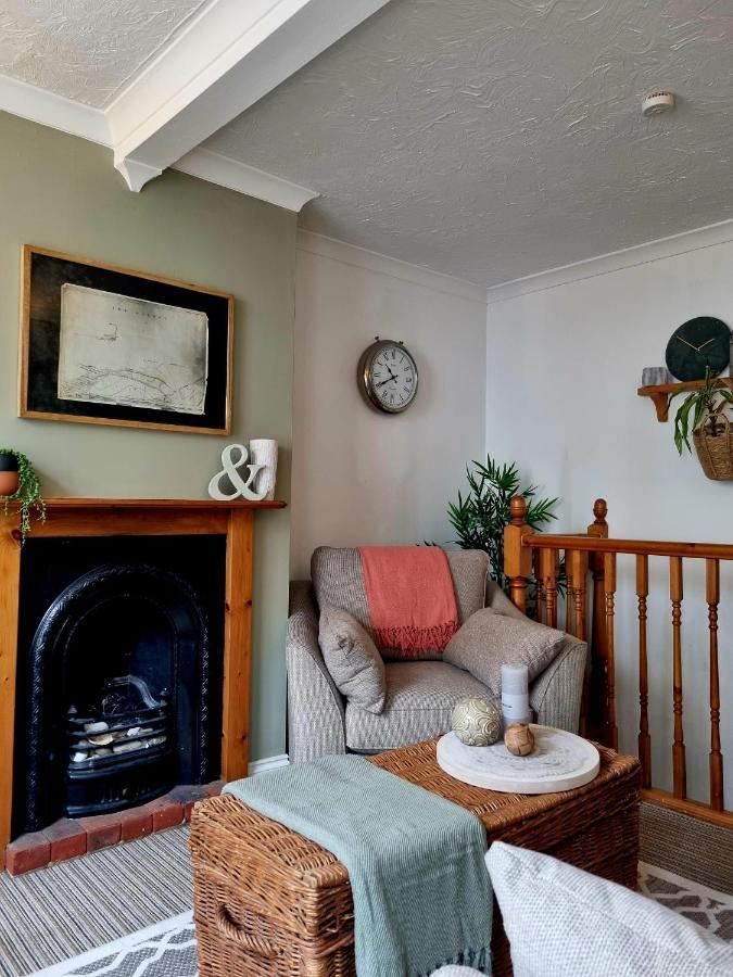2 Bedroom House Within Walking Distance Of Town Cowes  Eksteriør billede