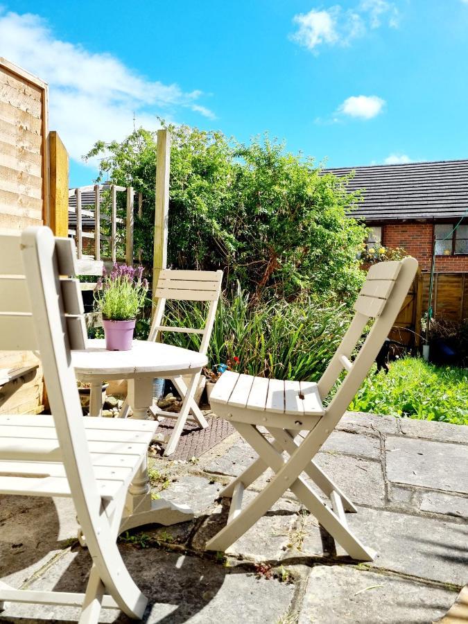 2 Bedroom House Within Walking Distance Of Town Cowes  Eksteriør billede