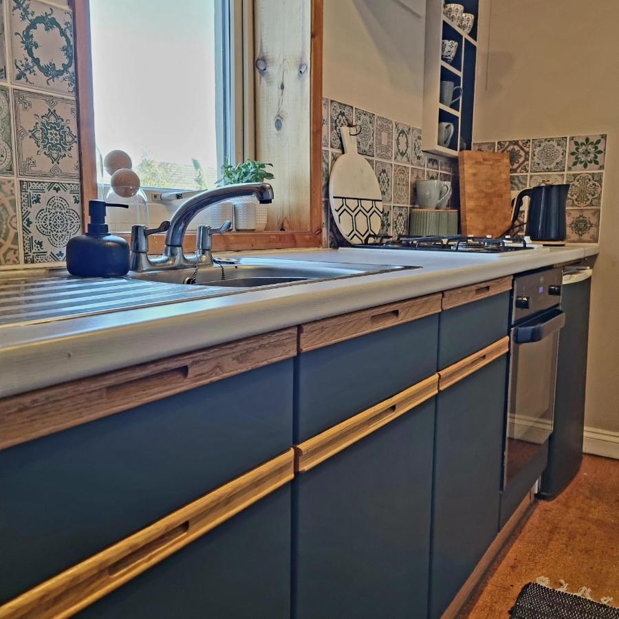 2 Bedroom House Within Walking Distance Of Town Cowes  Eksteriør billede