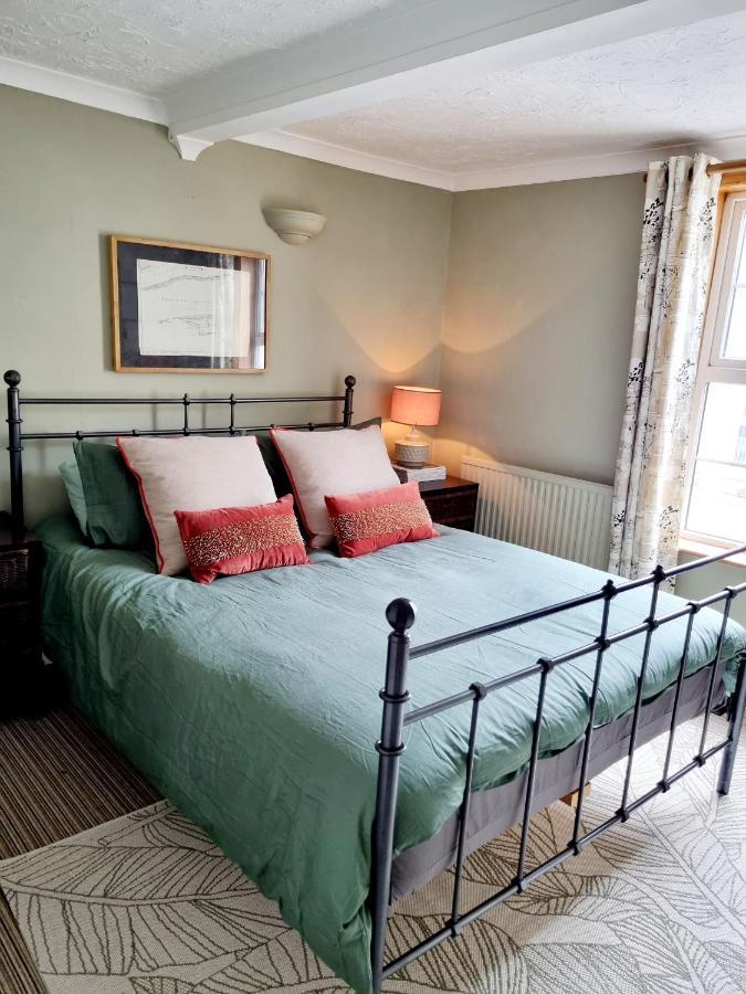 2 Bedroom House Within Walking Distance Of Town Cowes  Eksteriør billede