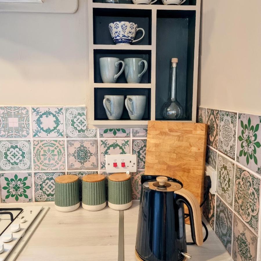 2 Bedroom House Within Walking Distance Of Town Cowes  Eksteriør billede